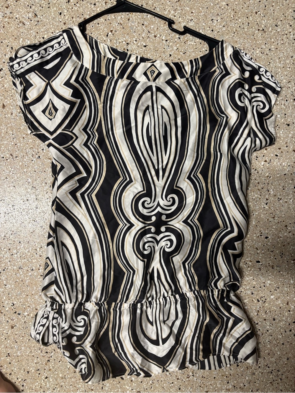 White House Black Market Black & White Geometric Scoop-Neck Blouse